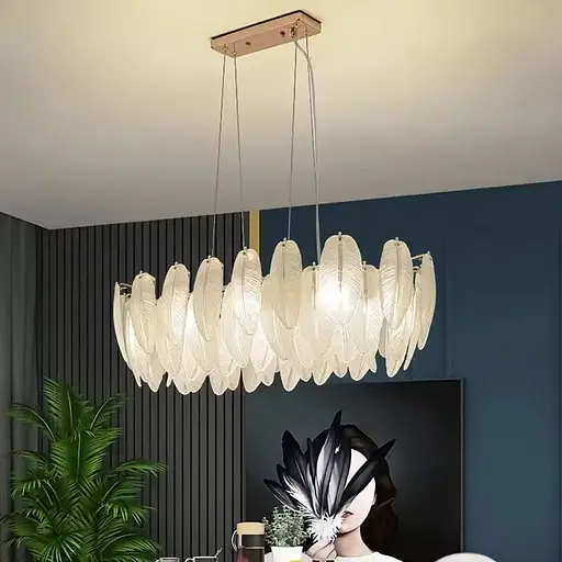 Подвесная овальная золотая люстра с белыми стеклянными перьями в корпусе 60х40 см | Line F | Ст. MJ370-L600*350 - фото 1