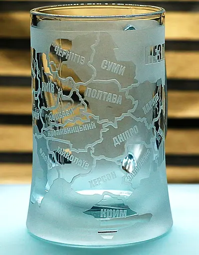 Патріотичний пивний келих 660 мл карта України з гравіюванням  Кухоль Вільна Незламна подарунок для патріота - фото 3