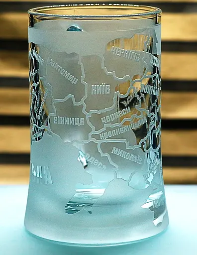Патріотичний пивний келих 660 мл карта України з гравіюванням  Кухоль Вільна Незламна подарунок для патріота - фото 2