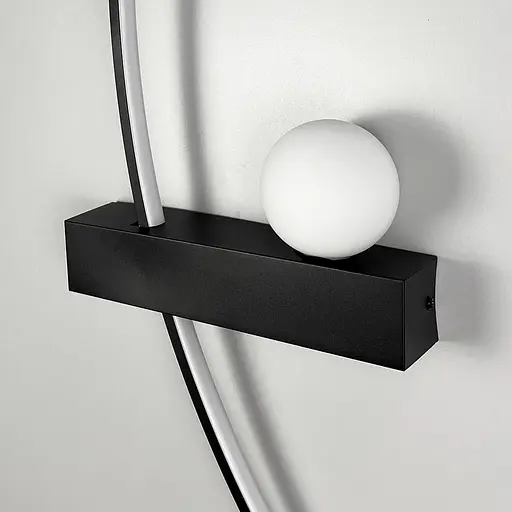 Чорне дугове бра з білим плафоном у лівому корпусі 100 см Line F Арт. WJ113/1000 L BK (лівий) - фото 5