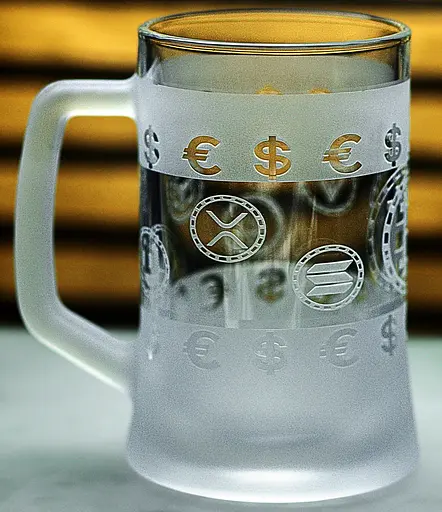 Пивний кухоль Crypto King з гравіюванням БІТКОІН ETH DOGE SOL BNB TON Подарунок трейдеру Келих для криптоаналітика - фото 3