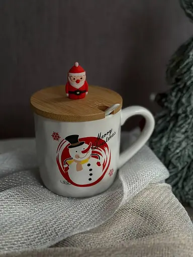 Новорічна чашка Olens 102-1086-3 Новорічна братва кераміка з бамбуковою кришкою та ложкою 380 мл - фото 3