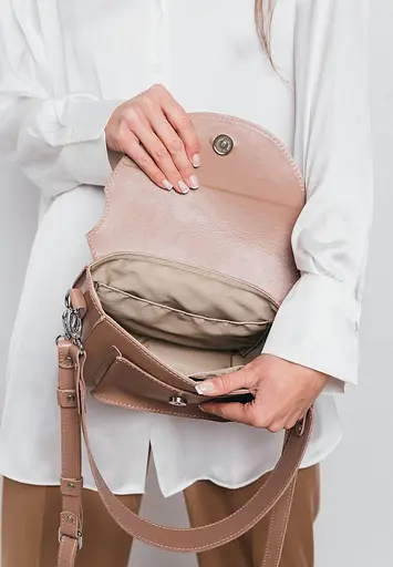 Женская кожаная сумка Liv карамель краст - фото 5