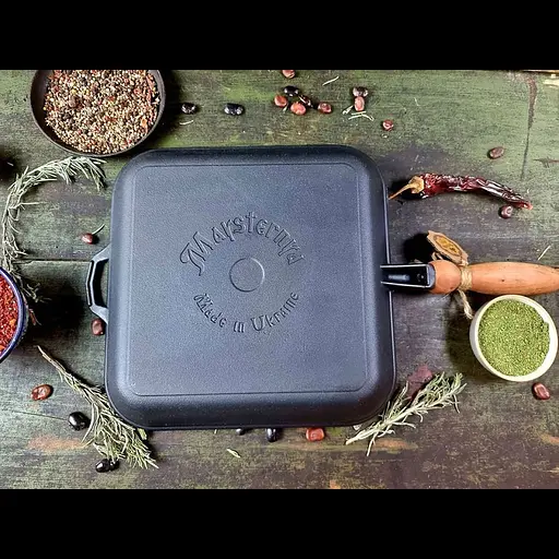 Сковорода-гриль чугунная Maysternya с деревянной ручкой 28×28 см подходит для индукционных плит Черный 81427 - фото 3