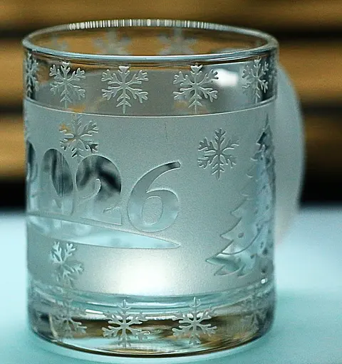 Подарункова чашка для чаю води кави 320 мл з гравіюванням символу року 2026 Кінь - фото 4