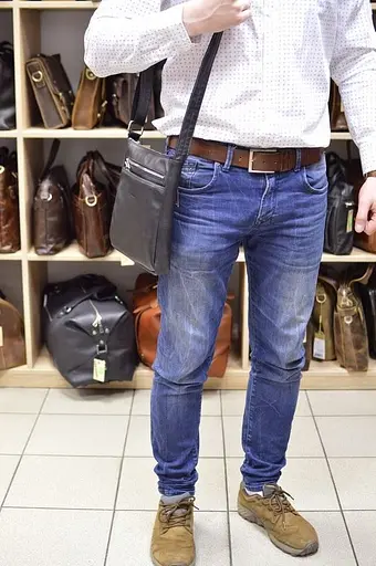 Чоловіча шкіряна сумка через плече TARWA 22х25.5х4 см sum0025877 - фото 9