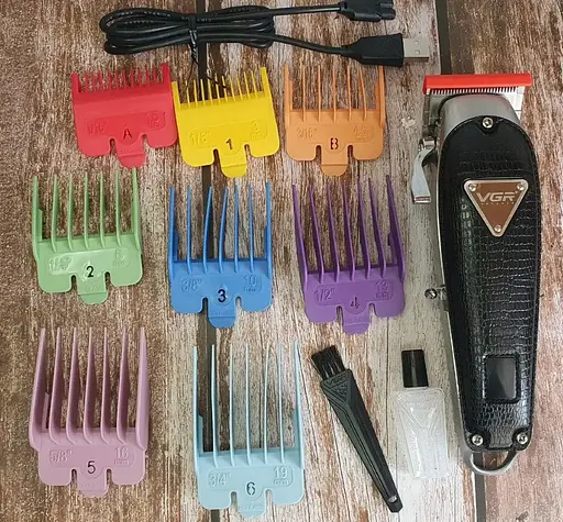 Професійна акумуляторна машинка VGR V-676 для стрижки волосся триммер 8 насадок Чорний - фото 3