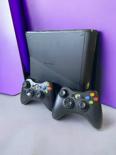 Стационарная игровая консоль Microsoft Xbox 360 Slim 500 ГБ + 100 игр, 2 джойстика - фото 2