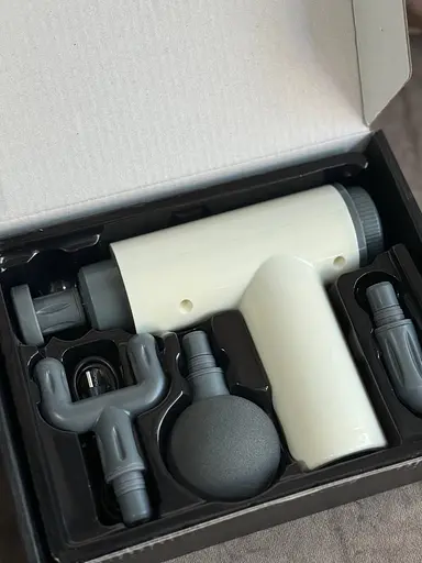 Перкусійний масажер YX-720S акумуляторний 1300 mAh Антицелюлітний вібромасажер для тіла 4 насадки Білий - фото 3