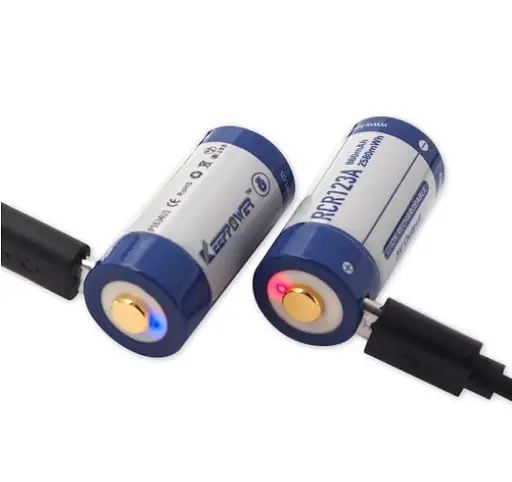 Акумулятор Keeppower 16340 RCR123A Li-ion 3.0 В 860 mAh з microUSB (Синій з білим) - фото 3