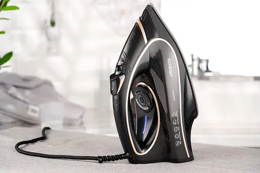 Гладильный паровой утюг ARDESTO IR-B2235 с керамическим покрытием подошвы 450мл 2400Вт Черный/Белый - фото 7