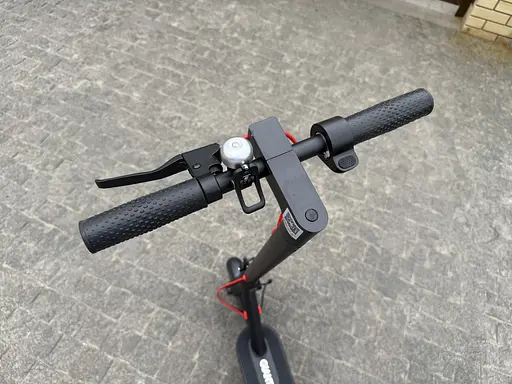 Электросамокат GIANT M365 PRO 500W 10.4Ah складной, перфорированные колеса, защищенные от проколов, черный (2025) - фото 7