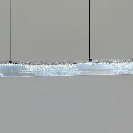 Люстра с удлиненным подвесным корпусом из прозрачного рельефного акрила 120 см | Line F | Ст. MJ372-L1200 BK - фото 6