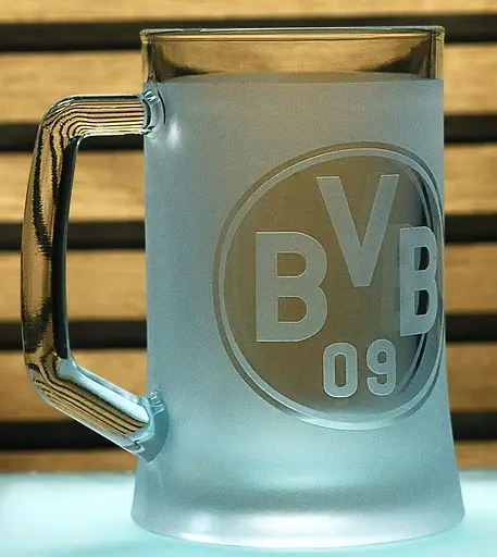 Пивний келих 660 мл ФК Боруссия Дортмунд Borussia з гравіюванням подарунок для фаната   футбольний кухоль - фото 2