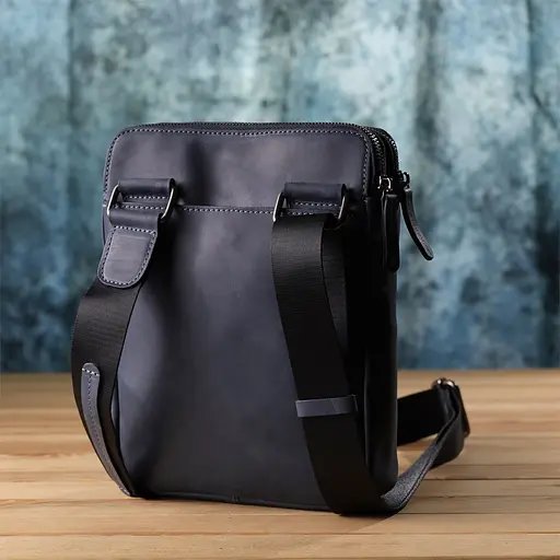 Практична чоловіча сумка через плече із вінтажної натуральної шкіри SHVIGEL 20х26х4,5 см sum0027435 - фото 9