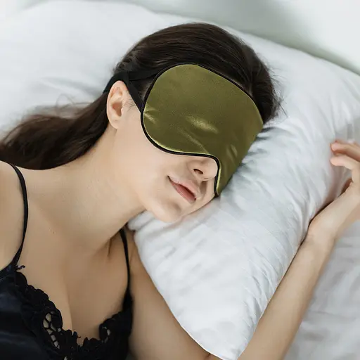 Маска для сна шелк «Чумацький Шлях» с нескользящей резинкой и охлаждающим гелевым вкладышем в Подарочной упаковке Хаки (1117-02) - фото 7