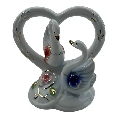 Лебеди с сердцем фарфор 11х11х7 см