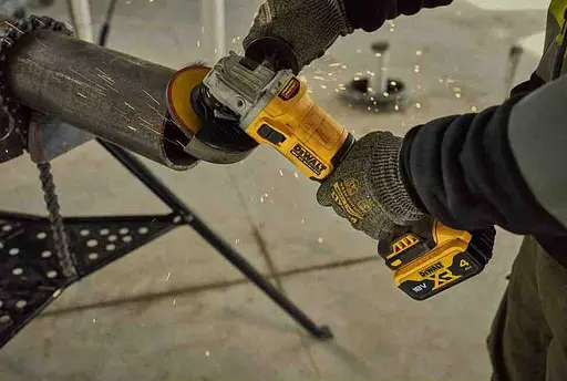 Шлифмашина угловая-болгарка DeWALT аккумуляторная бесщеточная с АКБ и ЗУ DCG407M1T - фото 6