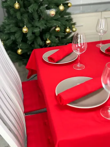 Водовідштовхувальна скатертина новорічна Червоний однотон 280х140 см (+ 6 серветок 30х40) - фото 2