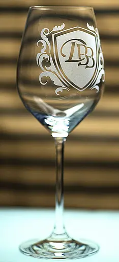 Винний келих з гравіюванням 480 мл монограми ДВВ подарунок фужер для вина іменний - фото 1