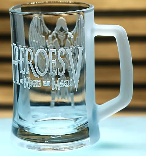 Пивний келих 660 мл Heroes of Might and Magic V подарунок для геймера кухоль з гравіюванням Герої V - фото 3
