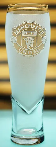 Пивний келих крафт 440мл ФК Манчестер Юнайтед Manchester United з гравіюванням подарунок для фана футбол матовий - фото 3