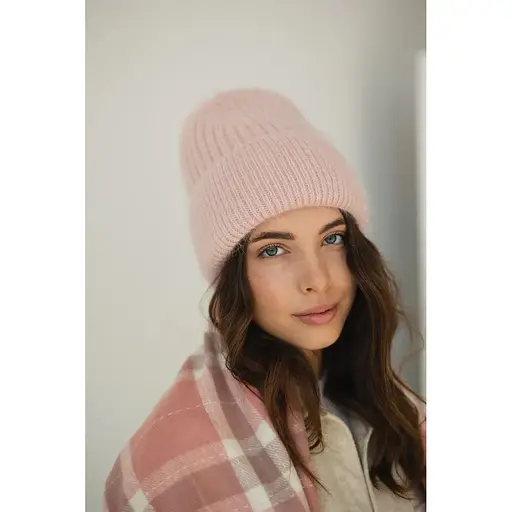 Женская зимняя шапка Бини Ангора с ангорой 80% орнаментом и флисовой подкладкой Светло-розовый - фото 1