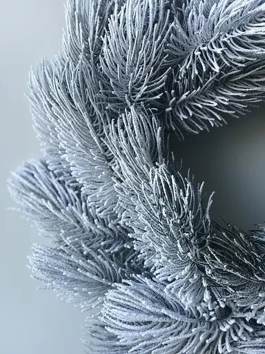 Вінок хвойний Hvoya Сосна литий засніжений 60 см - фото 6