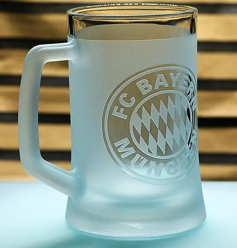 Пивний келих 660 мл ФК Bayern München Бавария з гравіюванням подарунок для фаната   футбольний кухоль - фото 2