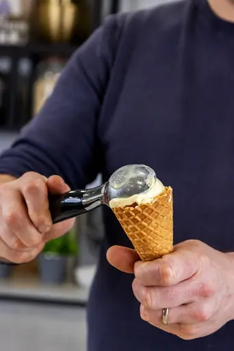 Ложка для морозива KitchenAid Classic 21.5 см чорний (KCG117OHOBE) - фото 5