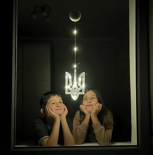 Світлодіодна гірлянда OldBro світильник набір фігурок Український Тризуб 10 лід з батарейками 3ААА та присоскою - фото 7