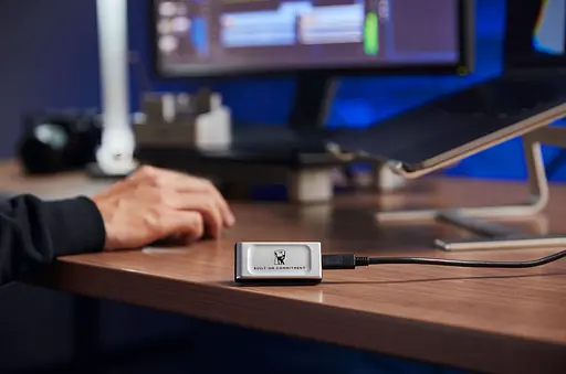 Внешний SSD-накопитель Portable USB 1,0 ТБ Kingston XS2000 BoC Silver (SXS2000/1000GA) - фото 3