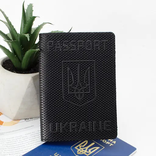Обложка на паспорт кожаная "Герб" черная с тризубом - фото 1