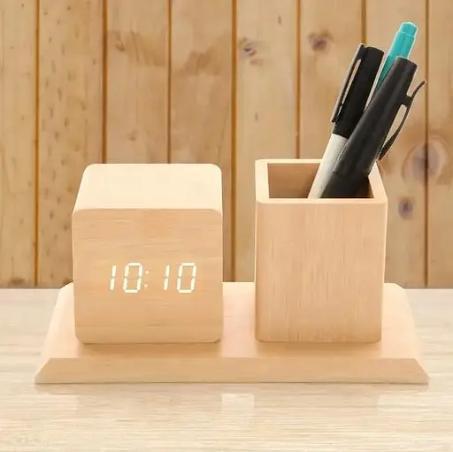 Электронные настольные часы с подставкой для канцелярии под дерево - фото 2