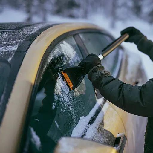 Щітка-скребок Fiskars Plus S- 63 см, щітка 26 см, скребок 9 см (1078495) - фото 5