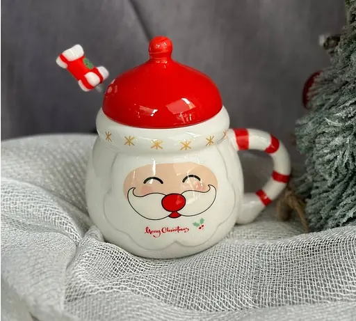Новогодняя кружка Olens 102-1062 Кенди-Санта с крышкой и ложкой керамика 400 мл Красная - фото 4