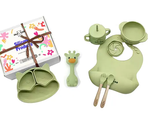 Набор силиконовой детской посуды Cheeks для прикорма на присосках из пищевого силикона оливковый с грызунком прорезывателем-погремушкой Жираф