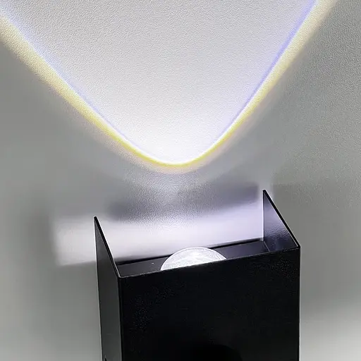 Світлодіодне видовжене бра у чорному металевому корпусі 60х7,5х9 см Line F Арт. C24/600 BK - фото 4