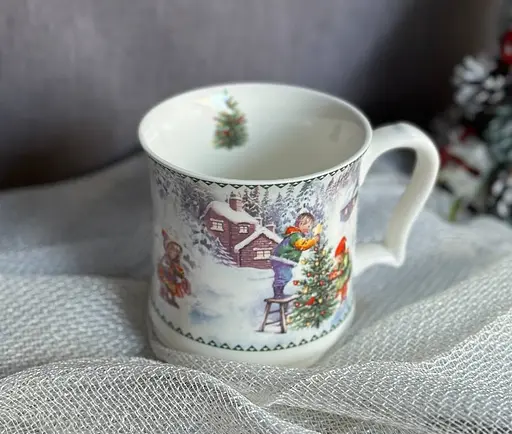 Чашка новогодняя R33343 Зимняя история фарфоровая в подарочной коробке 420 мл Белая - фото 3