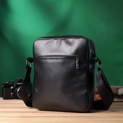 Сумка для чоловіків через плече з натуральної глянсової шкіри SHVIGEL 20х22,5х6 см 000303648 - фото 10