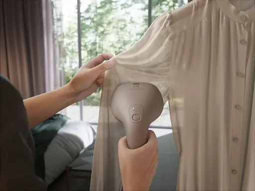 Electrolux Отпариватель компактный, 1400Вт, 100мл, постоянный пар - 26гр, керам. подошва, серый - фото 2