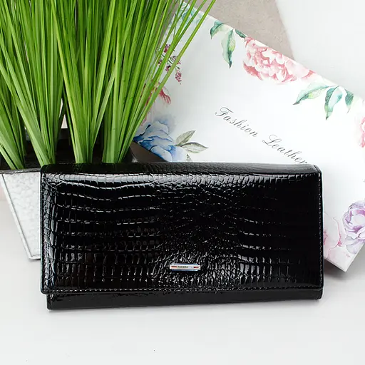 Гаманець чорний жіночий лаковий Fuerdanni 16601 на магніті - фото 1