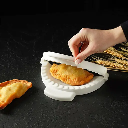 Пластикова форма для ліплення чебуреків та пиріжків (чебуречниця) діаметр 18 см, LY Білий 85104 - фото 1