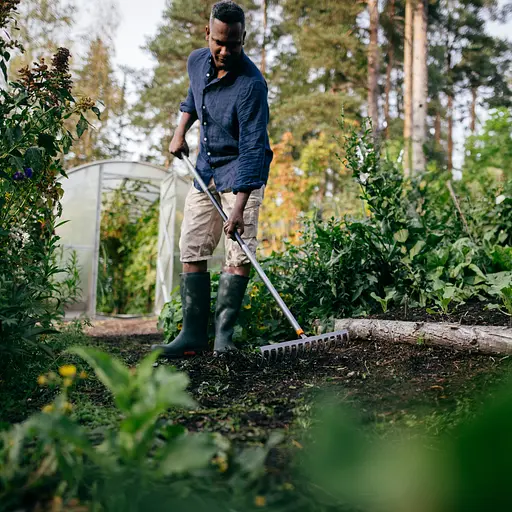 Граблі металеві Fiskars Ergonomic 36 см з алюмінієвою ручкою 150 см (1077113) - фото 3