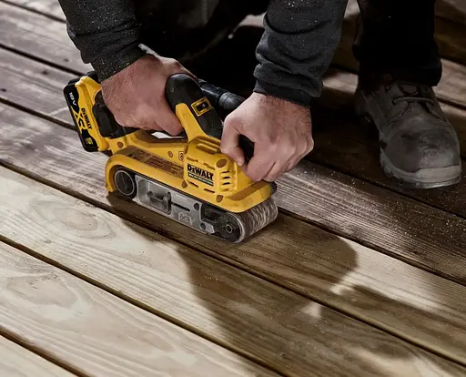 Ленточная аккумуляторная шлифмашина DeWalt с АКБ и ЗУ DCW220P2 - фото 10