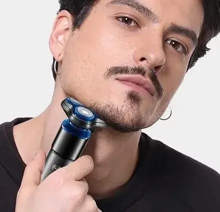 Портативна водонепроникна електробритва VGR V-325 - фото 5