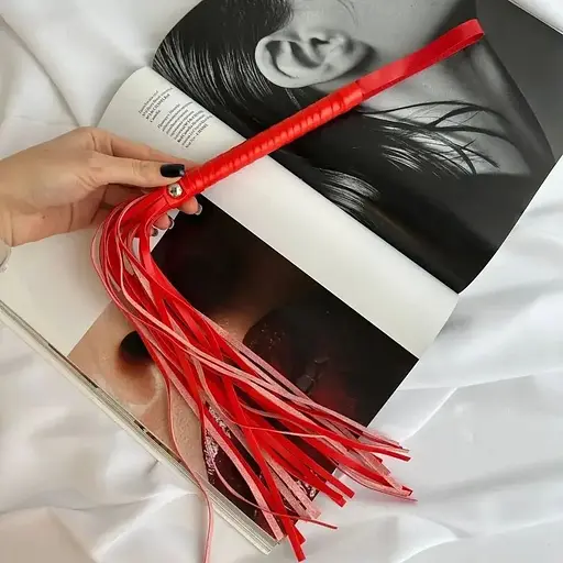 БДСМ-батіг (флогер) червоного кольору довжина 55 см - фото 2