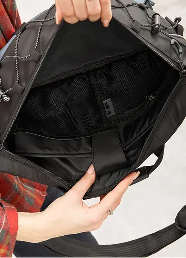 Женская сумка-бананка под ноутбук Sambag Urban Pro черно-синяя 46×26 см (51411215) - фото 6