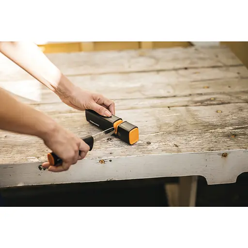 Точилка для сокир та ножів Fiskars Xsharp кераміка (1000601) - фото 5