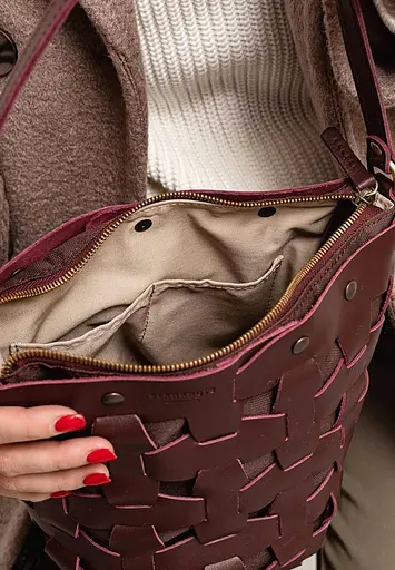 Шкіряна плетена жіноча сумка Пазл M бордова Krast - фото 7